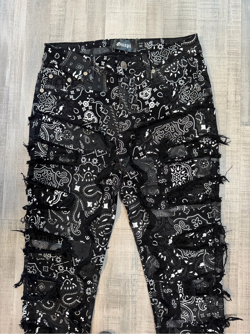 GUAPI Jeans Mens 30 Black White Bandana Paisley Stacked Distressed 38 Inseam